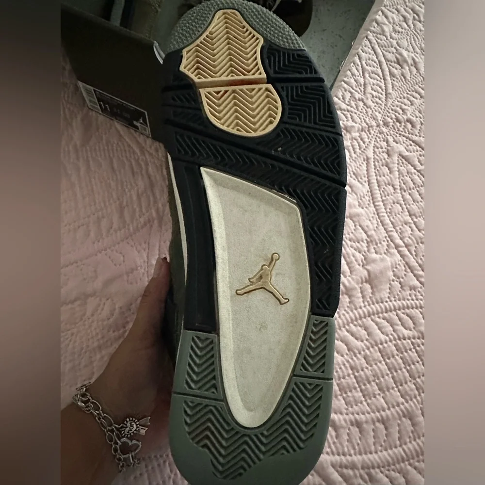 Jordan 4 SE craft medium olive